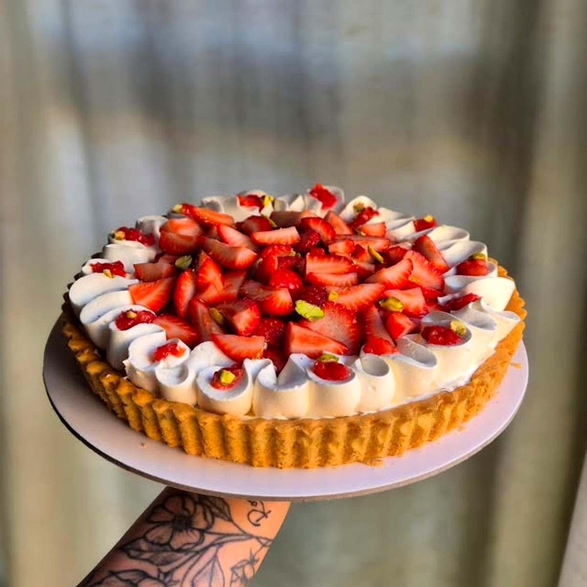 Tarta Frutal de Frutillas Frescas y Crema