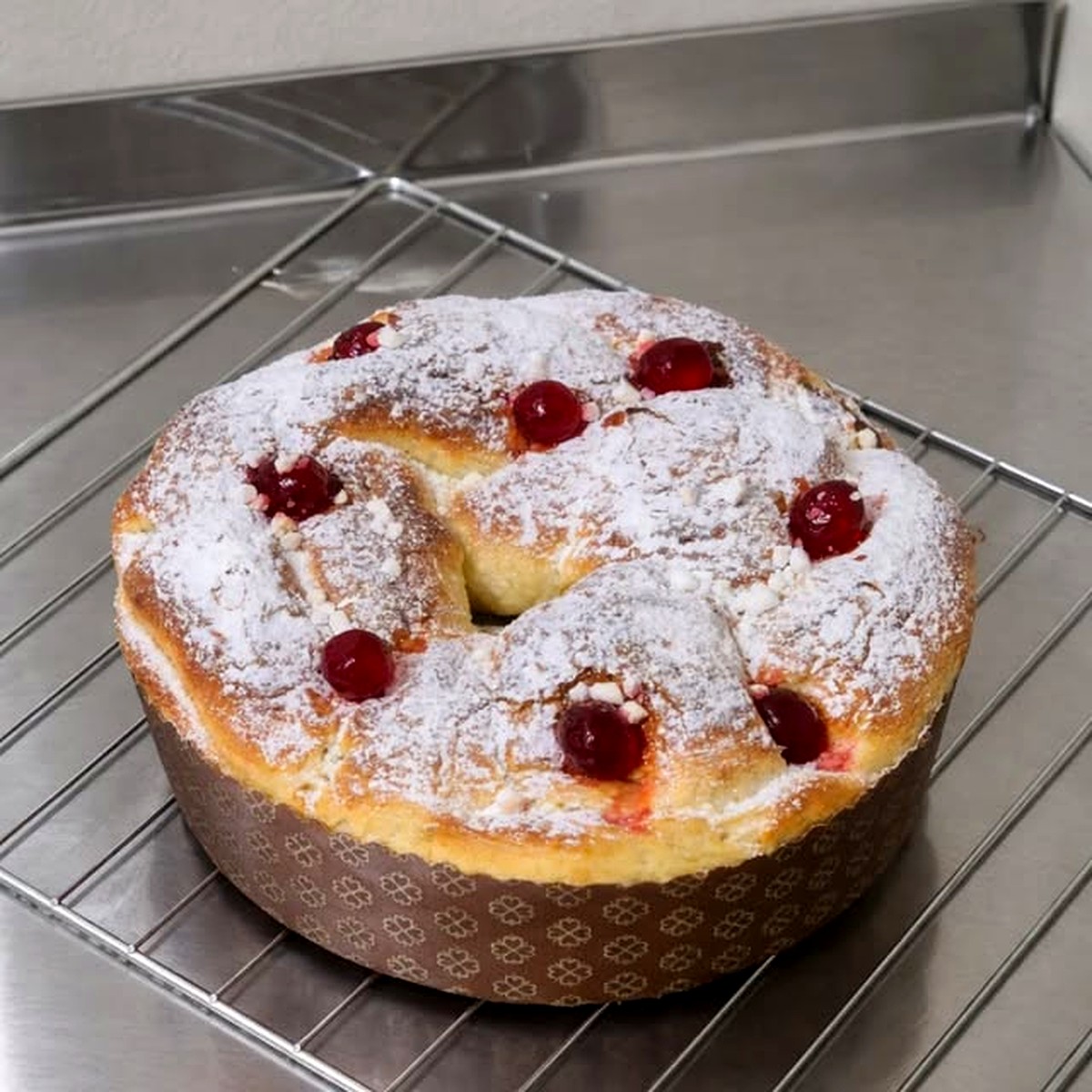 Rosca Trenzada de Pascuas con DDL y Pastelera