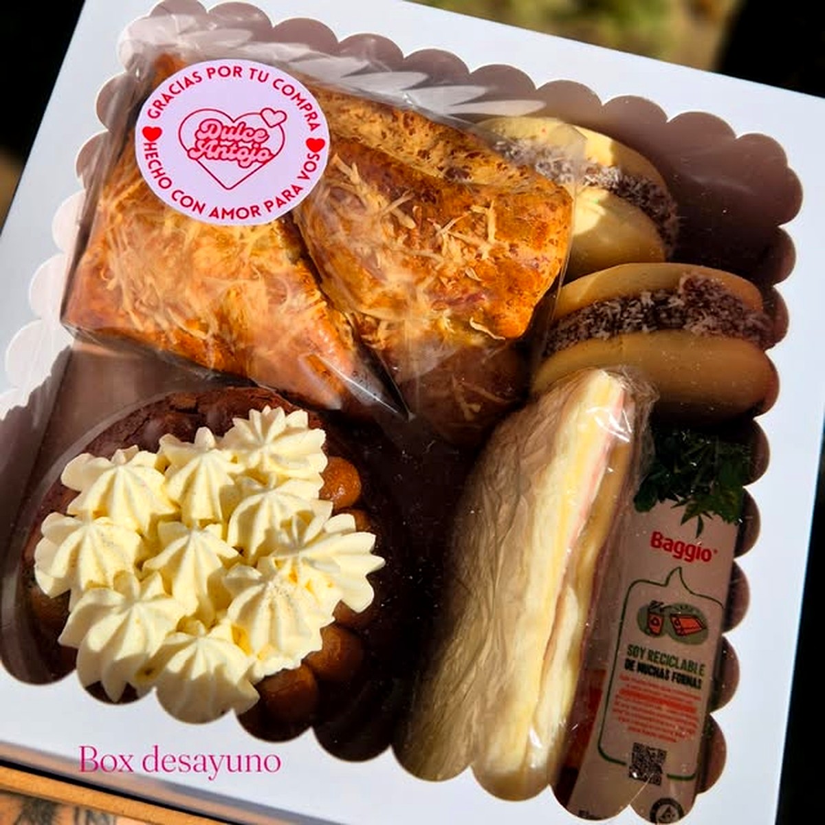 Box de Scones Caseros de Queso y Manteca (x6)
